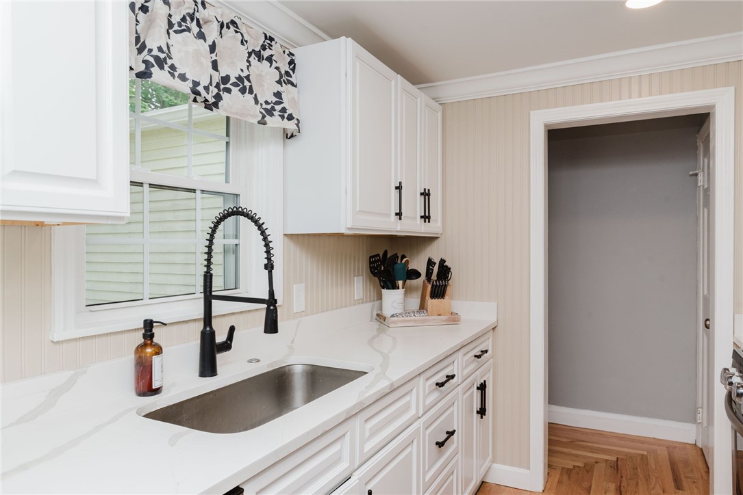 97 Pilgrim Drive Warwick, RI 02888 - Photo 5 of 44