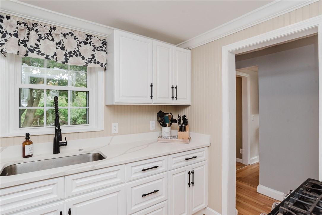 97 Pilgrim Drive Warwick, RI 02888 - Photo 10 of 44