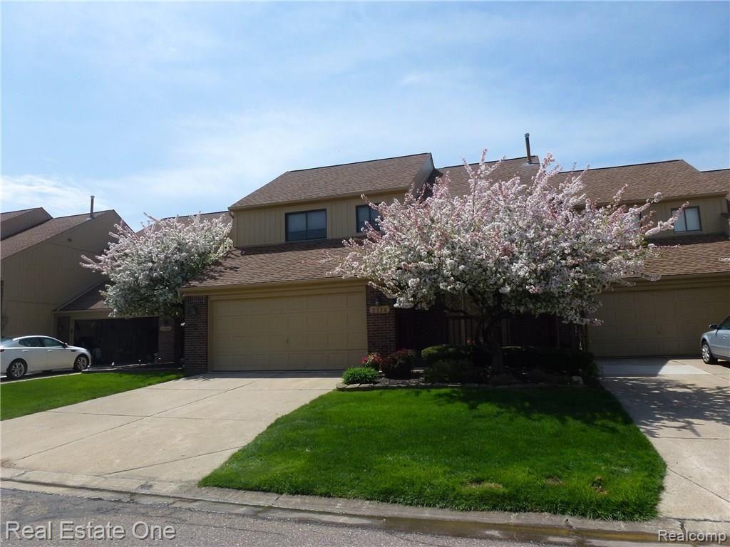 2176 Rochelle Park Drive, Unit 108 Rochester, MI 48309 - Photo 2 of 42 P1060272.JPG