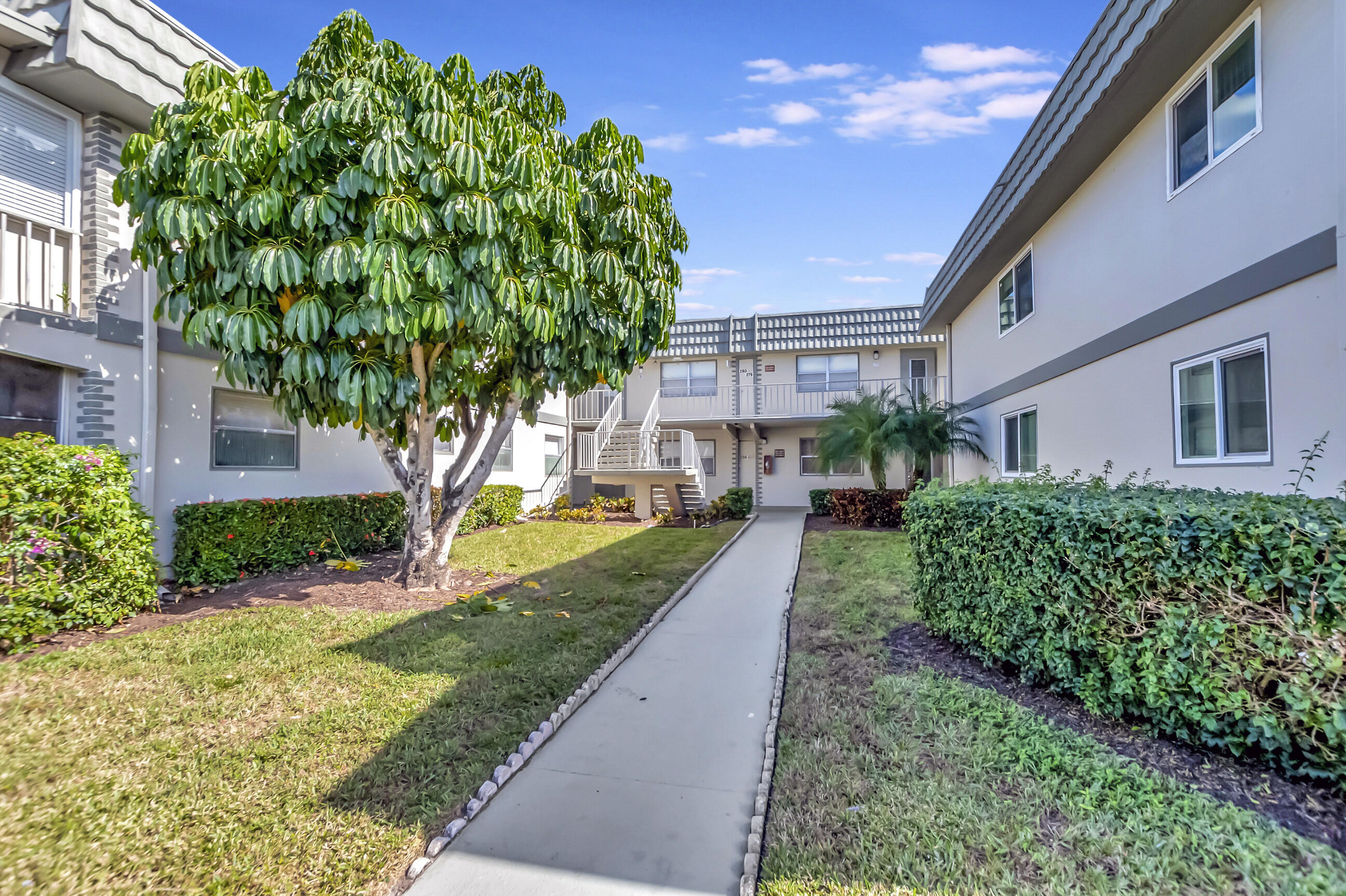 278 Monaco Way Delray Beach, FL 33446 - Photo 2 of 27 DSC_0401