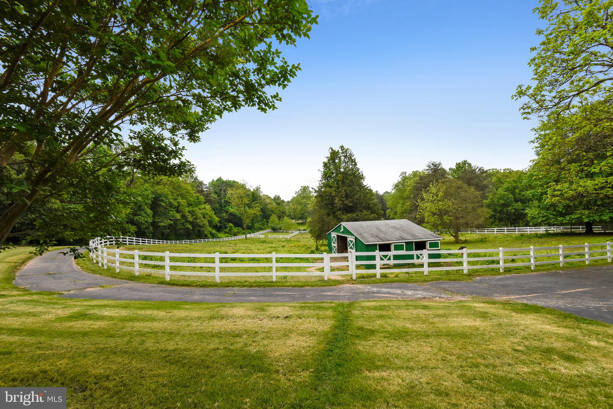 13216 Compton Road Clifton, VA 20124 - Photo 41 of 79 Barn, pasture, circular driveway