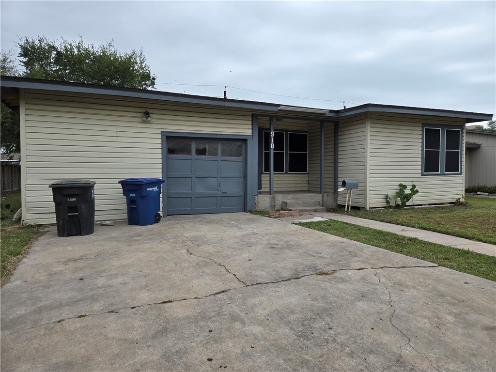 918 Stirman Street Corpus Christi, TX 78411 - Photo 2 of 13 a front view of house