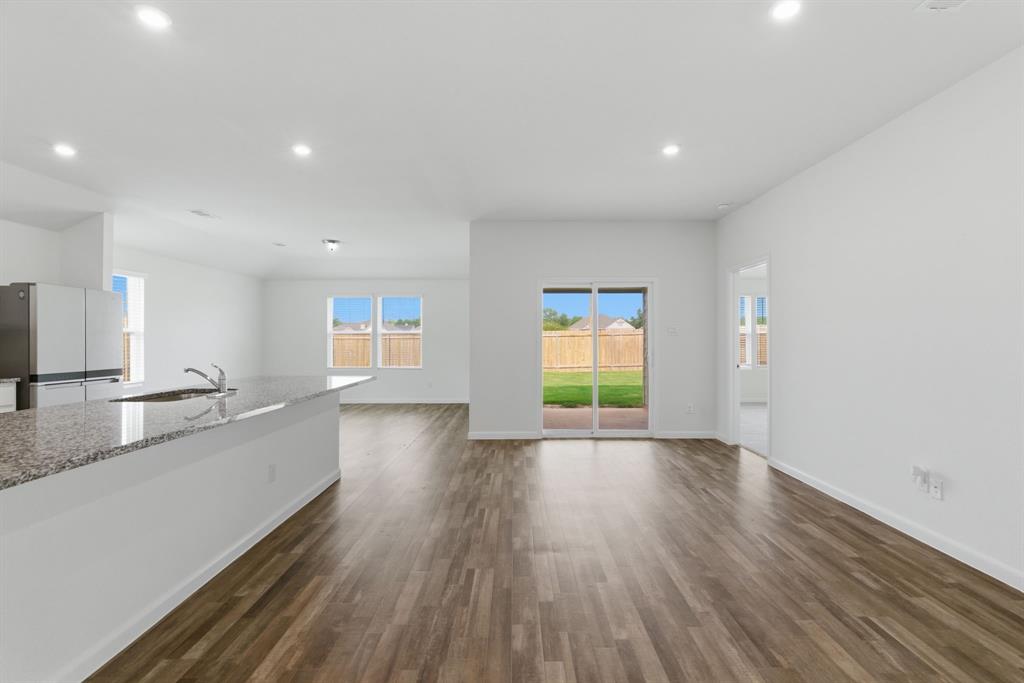 521 Jameson Springtown, TX 76082 - Photo 11 of 40