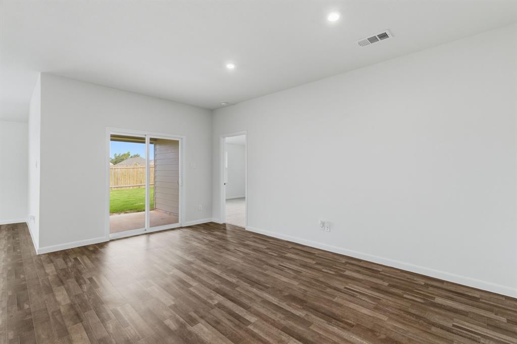 521 Jameson Springtown, TX 76082 - Photo 12 of 40