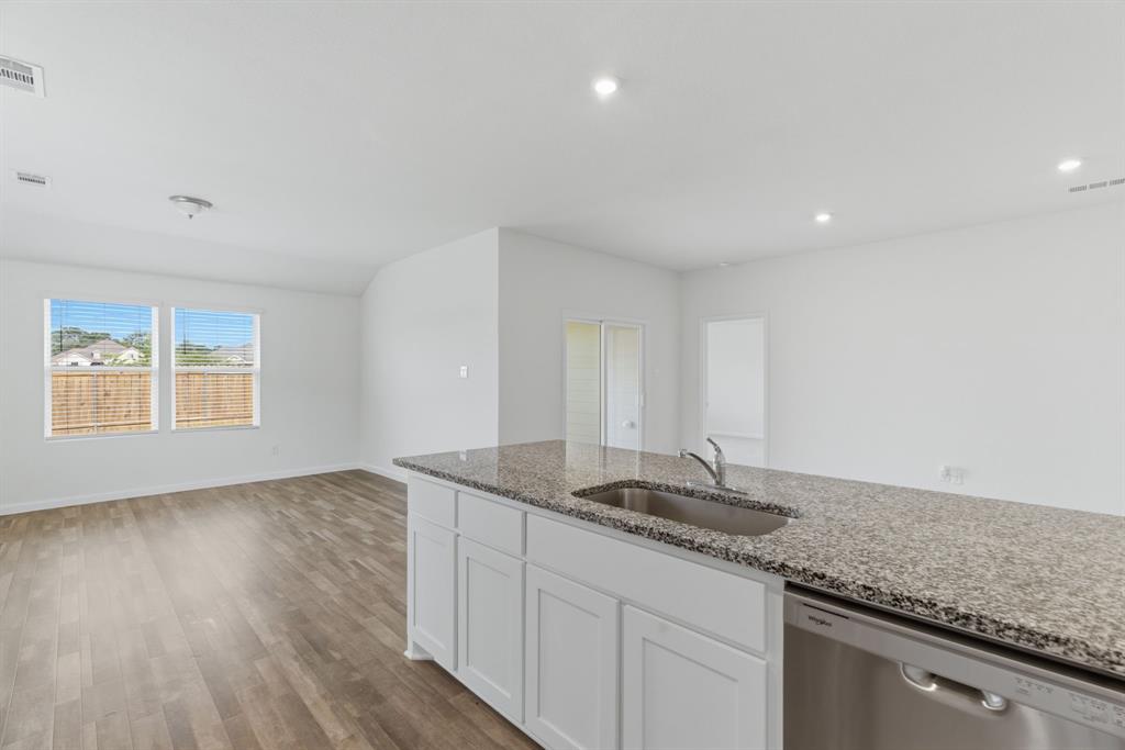 521 Jameson Springtown, TX 76082 - Photo 19 of 40