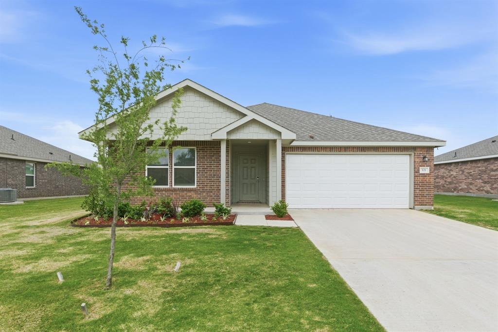 521 Jameson Springtown, TX 76082 - Photo 2 of 40