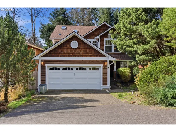 $1,095,000 | 696 North Hemlock Street, Cannon Beach, OR 97110