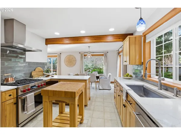 $1,095,000 | 696 North Hemlock Street, Cannon Beach, OR 97110