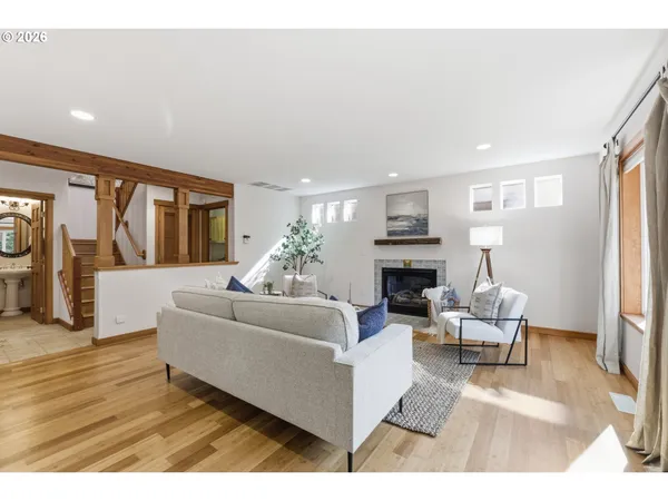 $1,095,000 | 696 North Hemlock Street, Cannon Beach, OR 97110