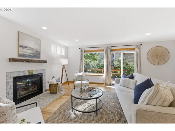 $1,095,000 | 696 North Hemlock Street, Cannon Beach, OR 97110
