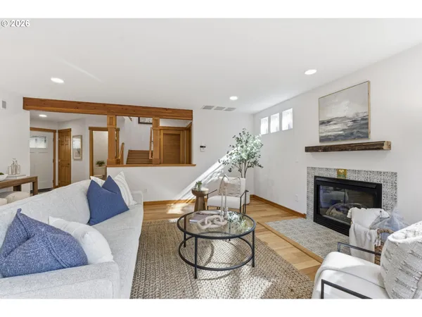 $1,095,000 | 696 North Hemlock Street, Cannon Beach, OR 97110
