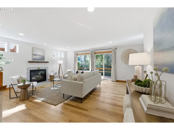 $1,095,000 | 696 North Hemlock Street, Cannon Beach, OR 97110