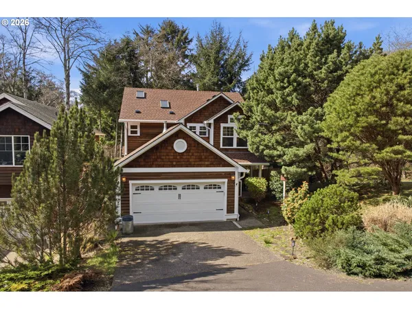 $1,095,000 | 696 North Hemlock Street, Cannon Beach, OR 97110