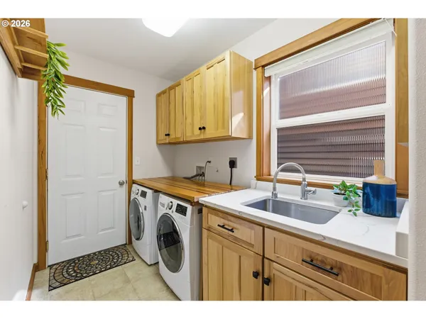 $1,095,000 | 696 North Hemlock Street, Cannon Beach, OR 97110