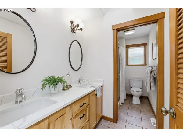 $1,095,000 | 696 North Hemlock Street, Cannon Beach, OR 97110