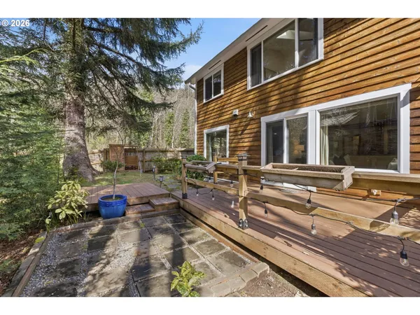 $1,095,000 | 696 North Hemlock Street, Cannon Beach, OR 97110