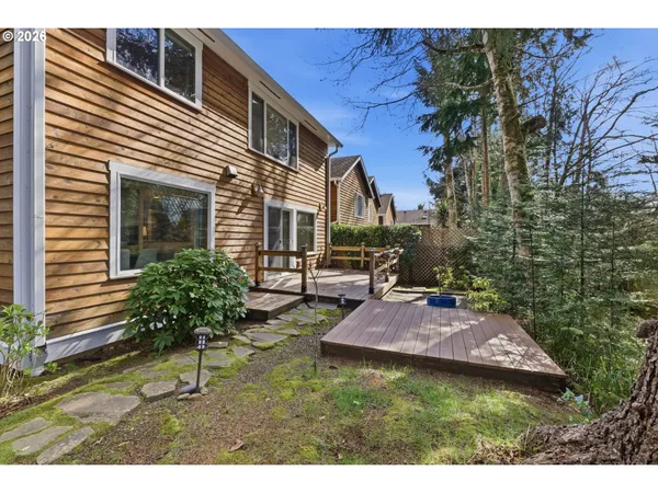$1,095,000 | 696 North Hemlock Street, Cannon Beach, OR 97110
