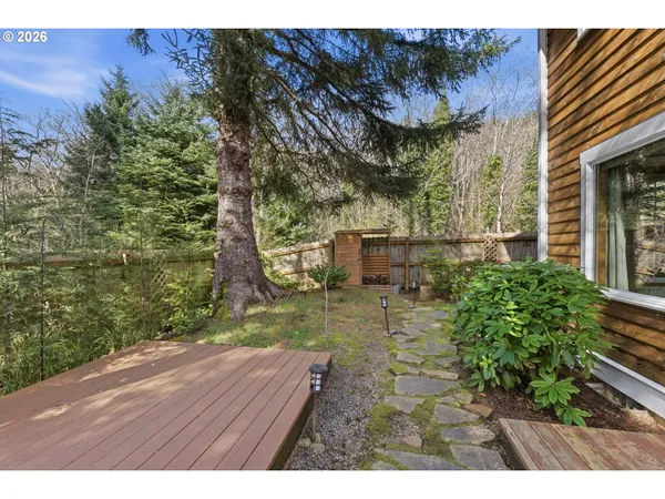 $1,095,000 | 696 North Hemlock Street, Cannon Beach, OR 97110