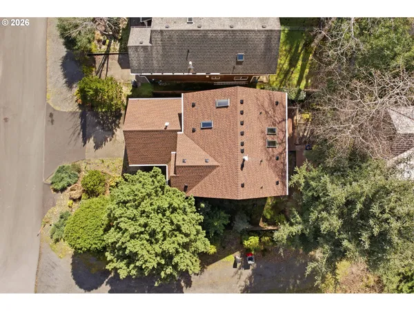 $1,095,000 | 696 North Hemlock Street, Cannon Beach, OR 97110