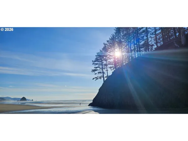 $1,095,000 | 696 North Hemlock Street, Cannon Beach, OR 97110
