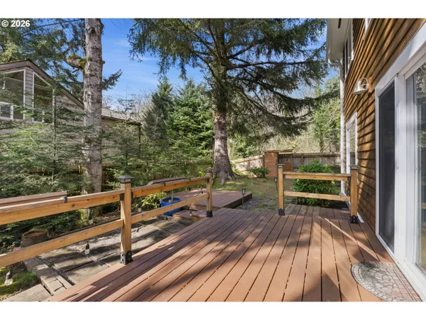 $1,095,000 | 696 North Hemlock Street, Cannon Beach, OR 97110