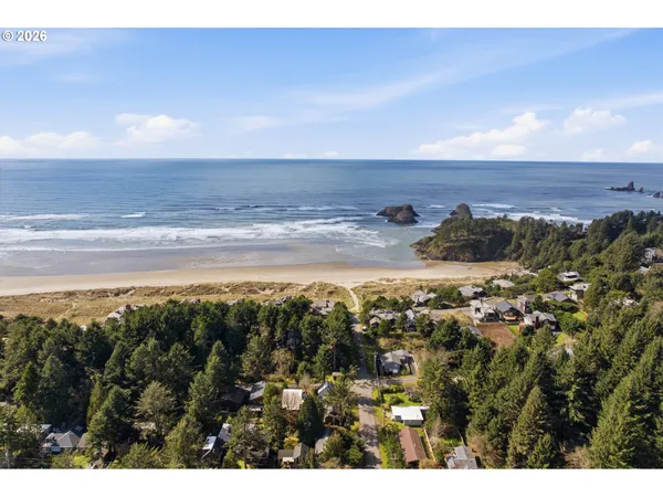 $1,095,000 | 696 North Hemlock Street, Cannon Beach, OR 97110