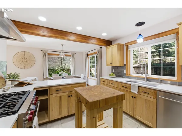$1,095,000 | 696 North Hemlock Street, Cannon Beach, OR 97110