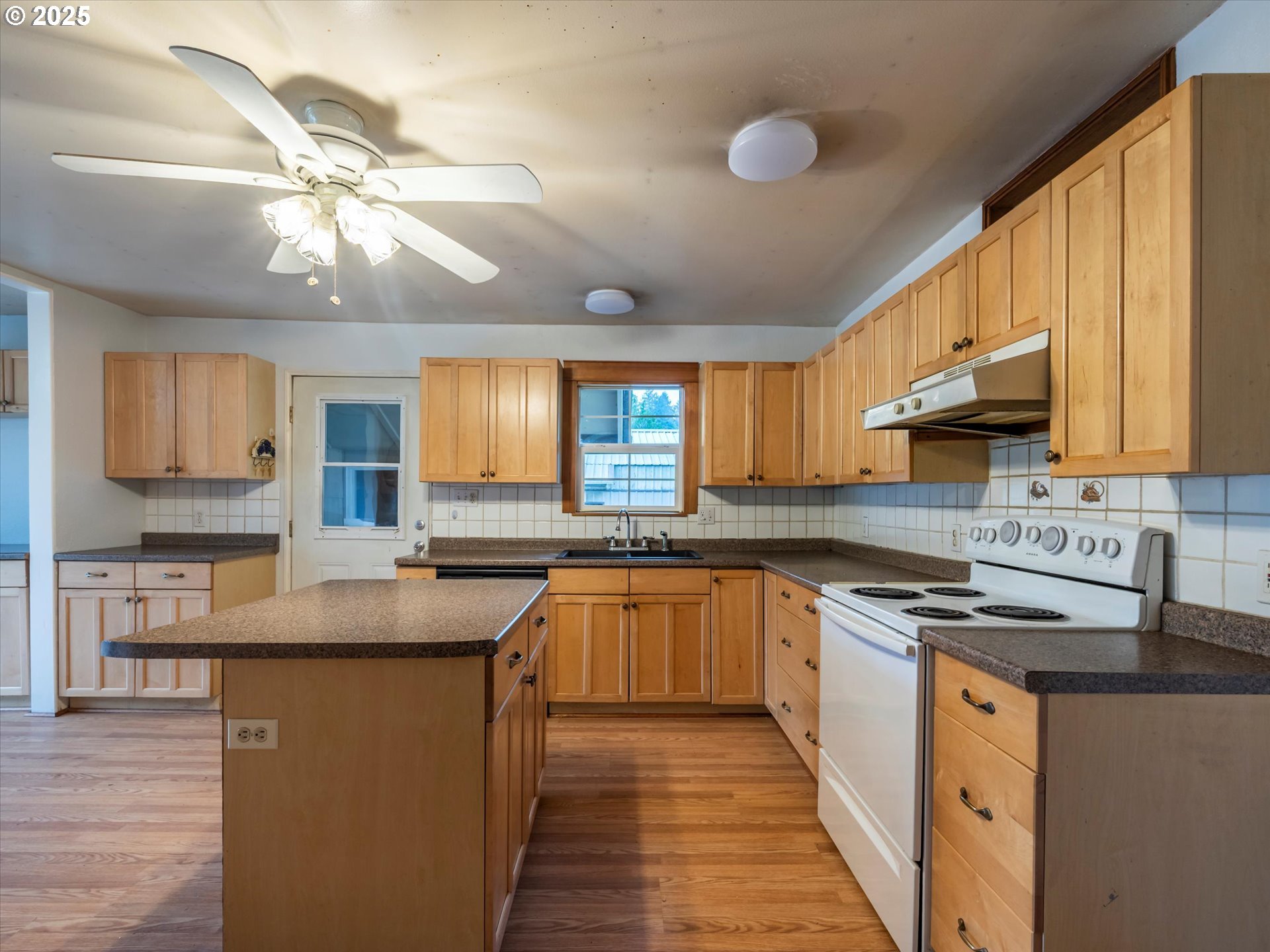 94428 Rink Creek Lane Coquille, OR 97423 - Photo 11 of 34