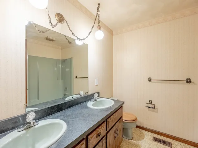 $339,900 | 19 Cedar Gate Circle, Sugar Grove, IL 60554