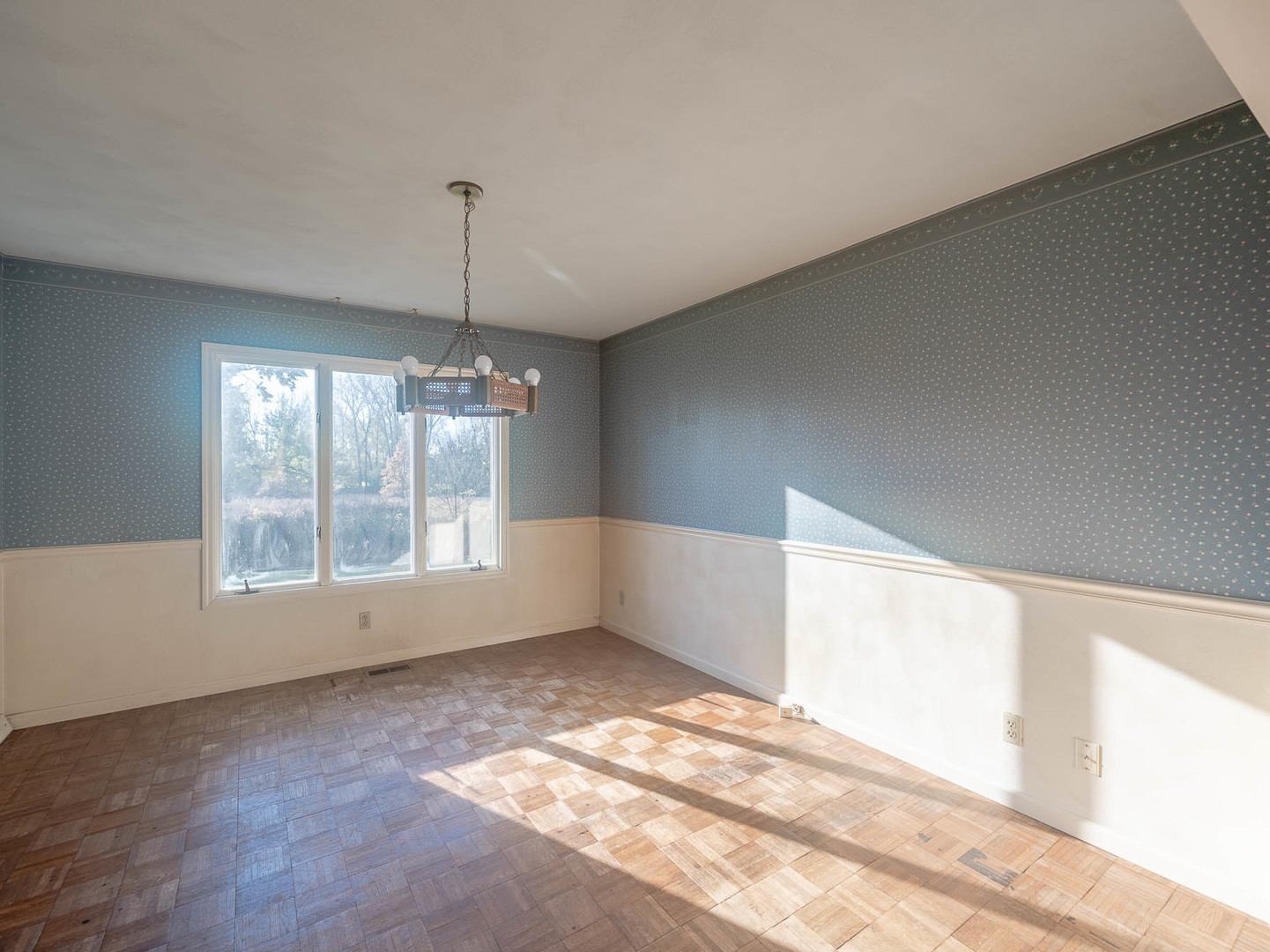 19 Cedar Gate Circle Sugar Grove, IL 60554 - Photo 4 of 17 a view of an empty room with a window