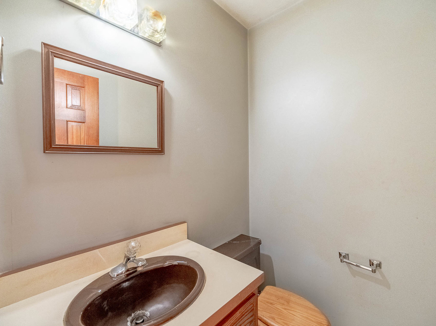 19 Cedar Gate Circle Sugar Grove, IL 60554 - Photo 9 of 17 a bathroom with a sink a toilet and mirror