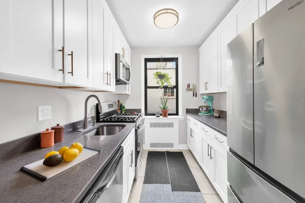 $585,000 | 385 Argyle Road, Unit 4H | Ditmas Park