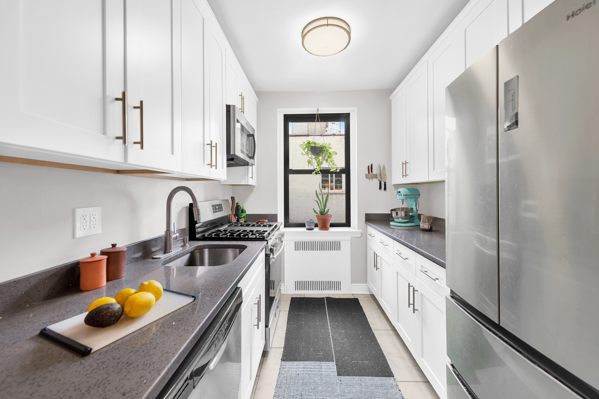 385 Argyle Road, Unit 4H Brooklyn, NY 11218 - Photo 3 of 6