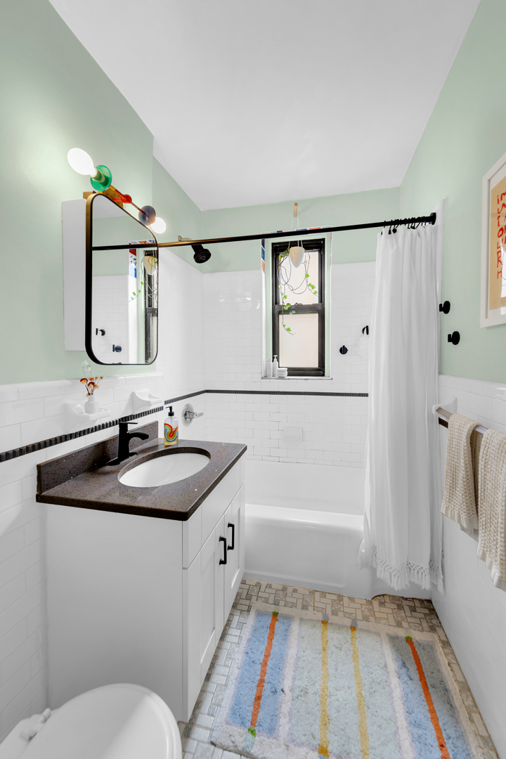 385 Argyle Road, Unit 4H Brooklyn, NY 11218 - Photo 5 of 6