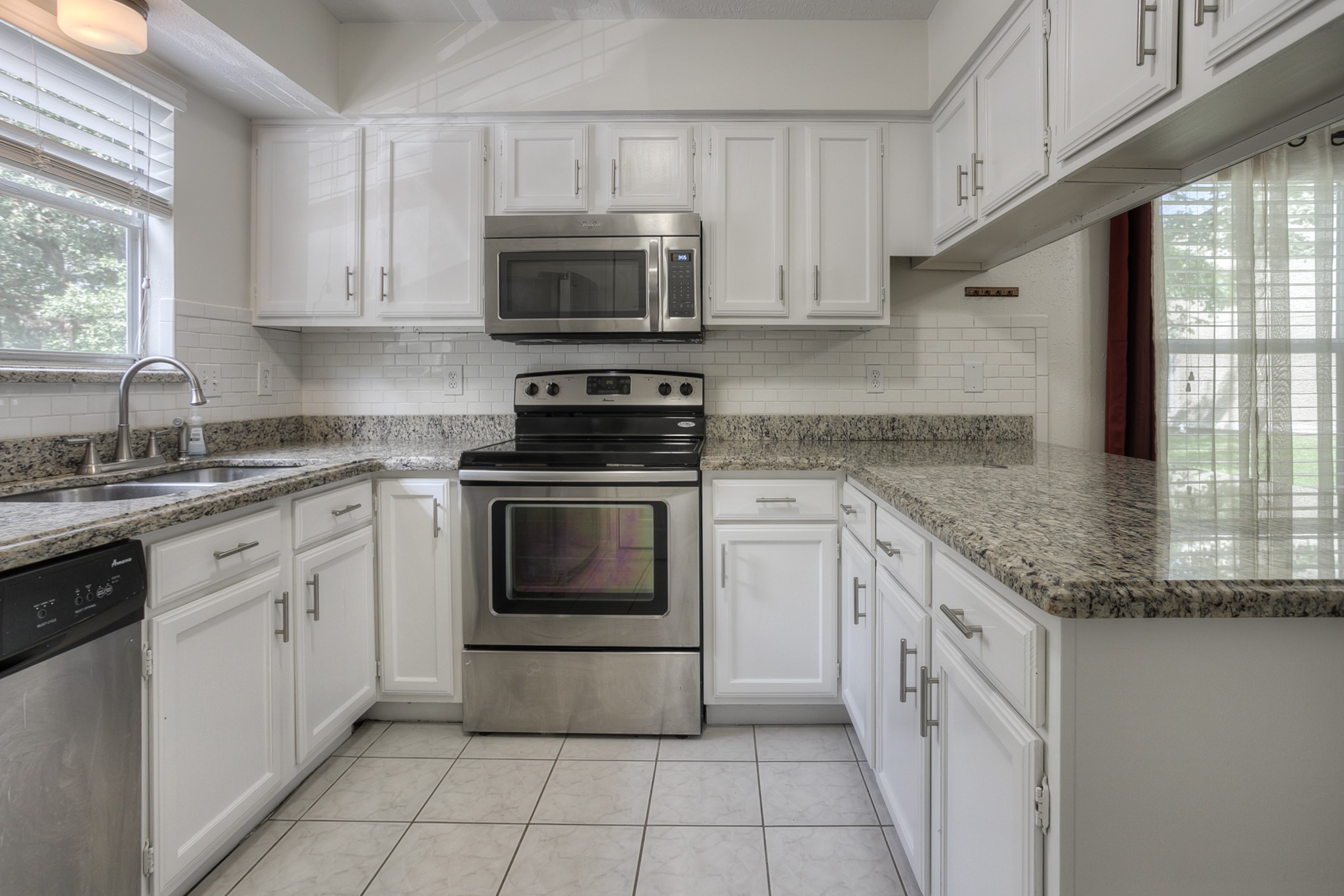 287 Broadmoor Street Trinity, TX 75862 - Photo 14 of 36 Granite counters