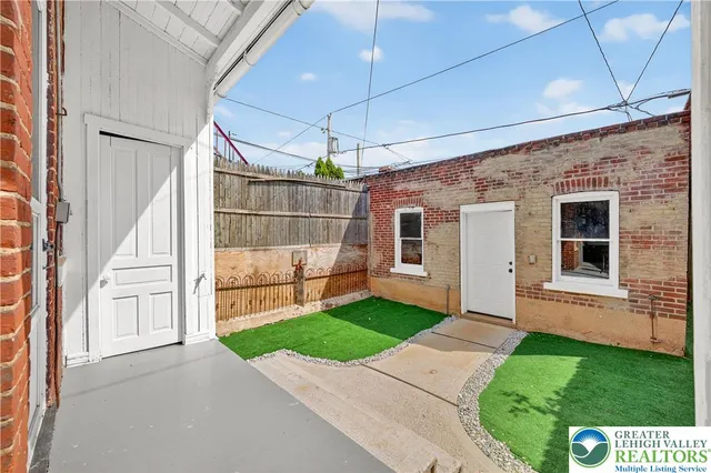 a view of a house with a backyard