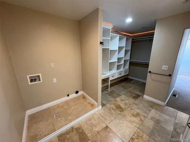 en empty room with windows and ceiling fan