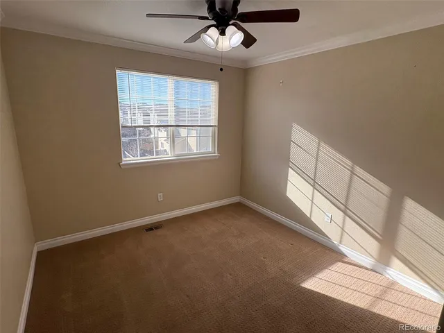 a view of empty room with a ceiling fan