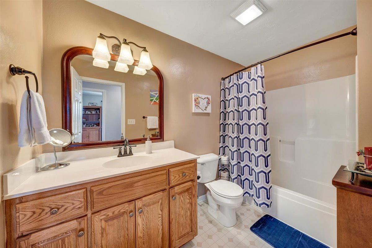 2664 Horseshoe Bend Road Moneta, VA 24121 - Photo 22 of 34 22-Rapidimagery-5046
