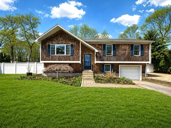 $775,000 | 104 Seagate Lane, Hyannis, MA 02601