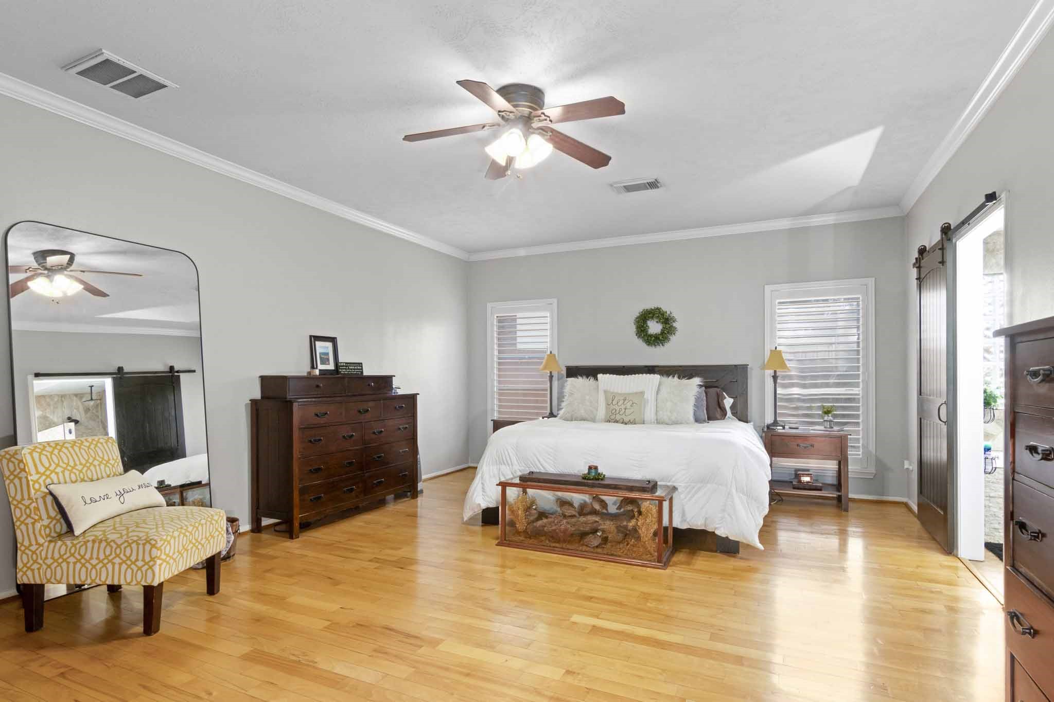 4311 Green Tree Court Pasadena, TX 77505 - Photo 22 of 49 High ceilings with crown molding.