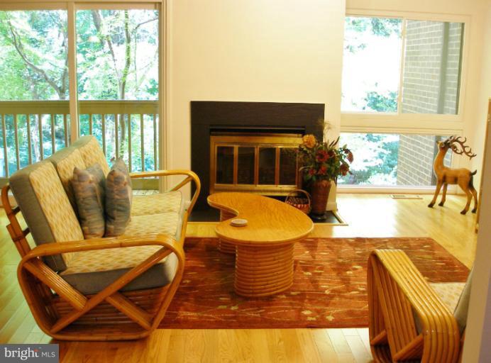 1768 Wainwright Drive Reston, VA 20190 - Photo 11 of 26 Living Room