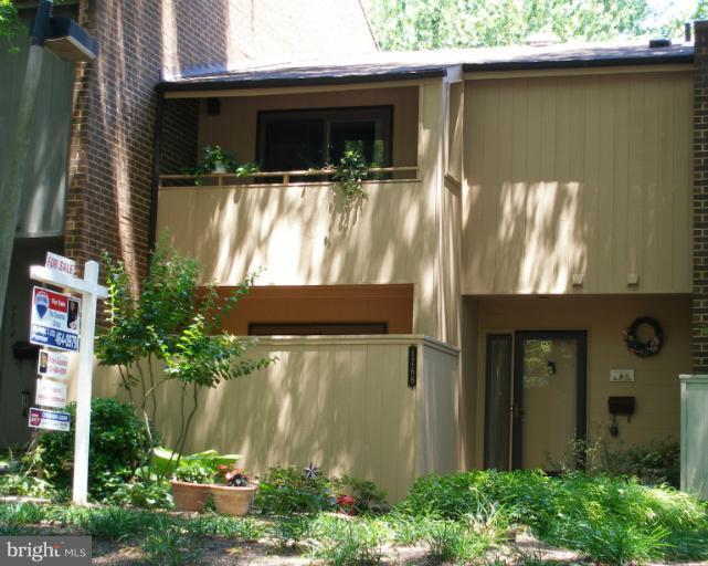1768 Wainwright Drive Reston, VA 20190 - Photo 26 of 26 Exterior (Front)