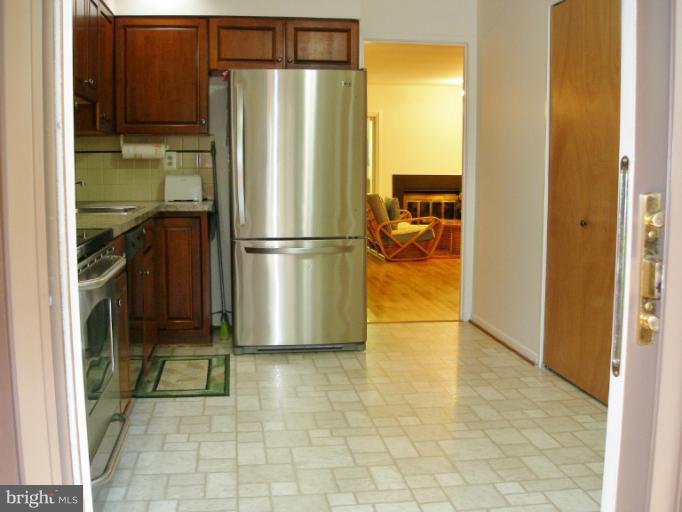 1768 Wainwright Drive Reston, VA 20190 - Photo 9 of 26 Kitchen