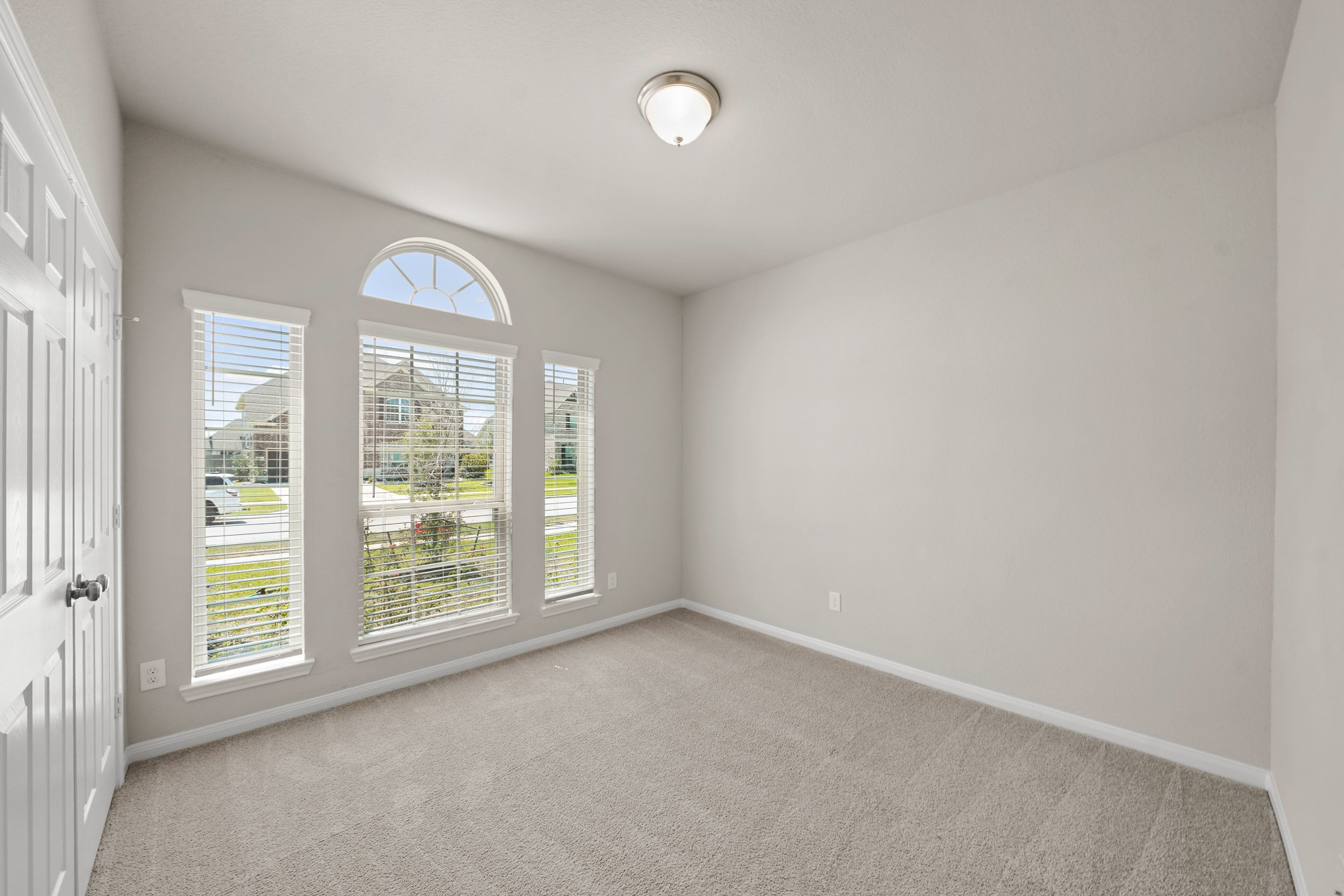 6010 Kolle Drive Rosenberg, TX 77471 - Photo 32 of 45 an empty room with windows and balcony