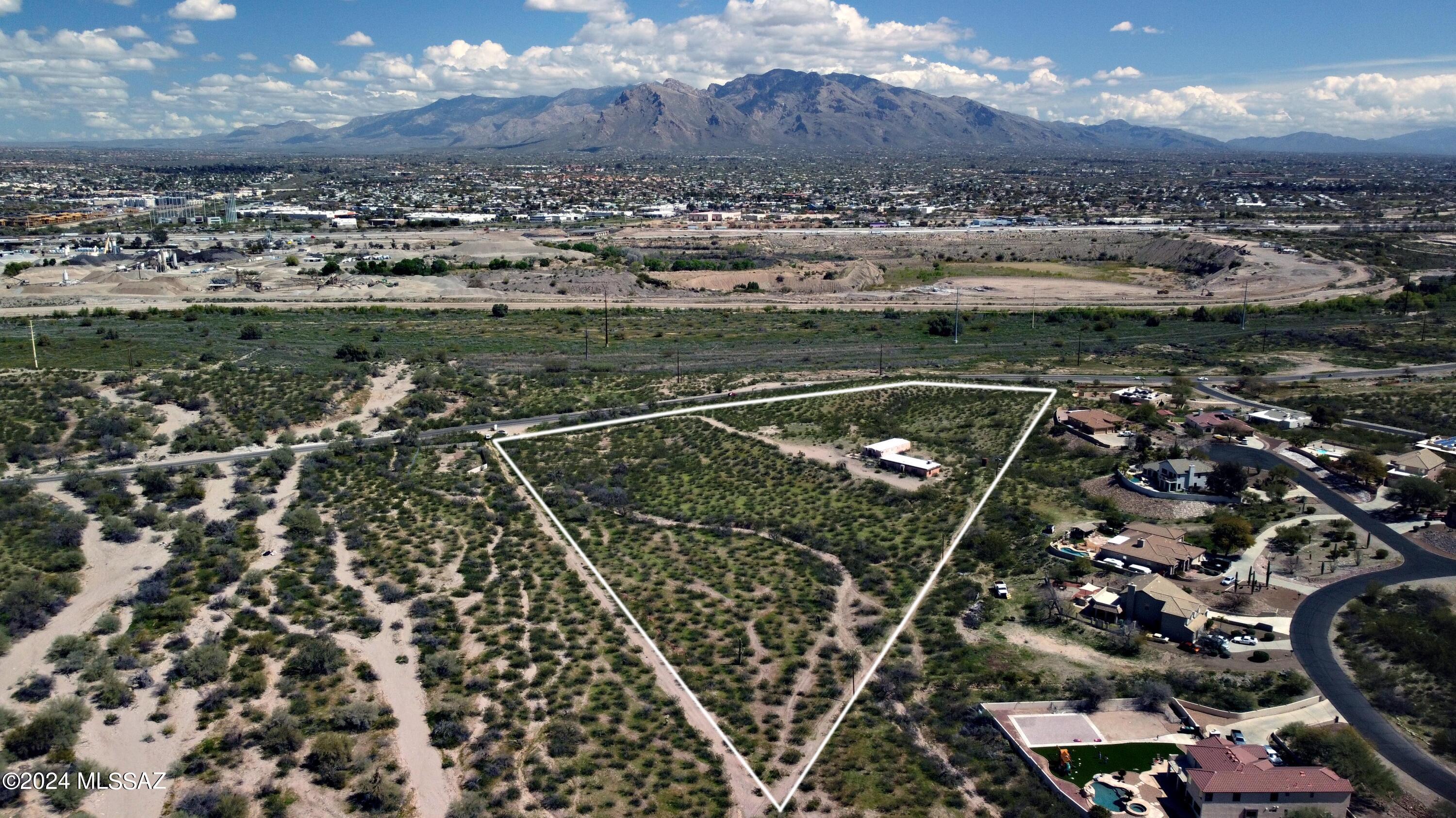 6055 North Silverbell Road, Unit 19 Tucson, AZ 85743 - Photo 1 of 7