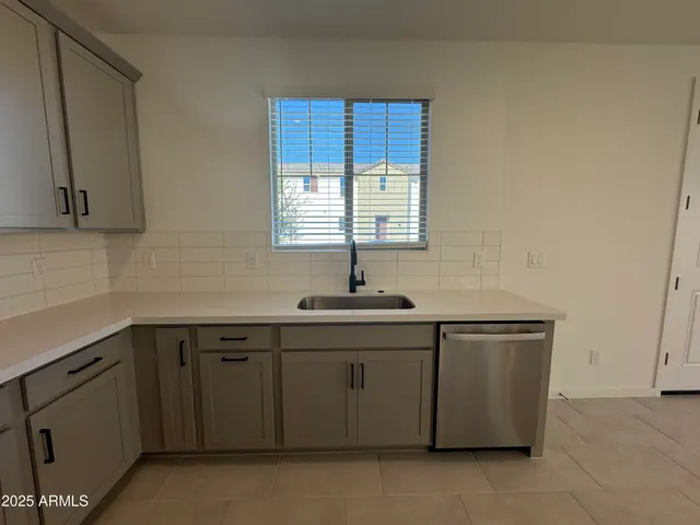 $2,695 | 26425 North 24th Glen, Phoenix, AZ 85085