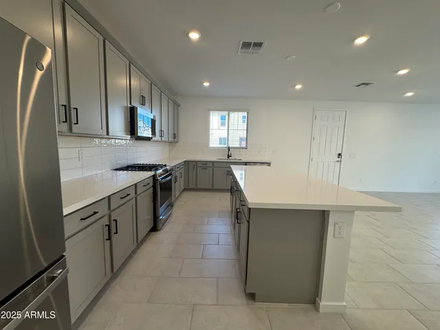 $2,695 | 26425 North 24th Glen, Phoenix, AZ 85085