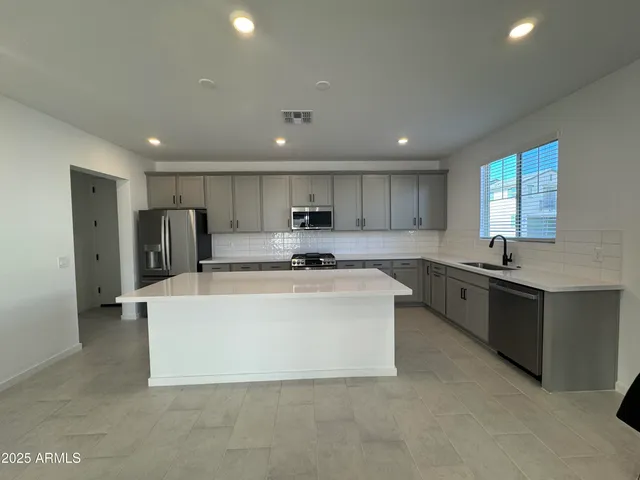 $2,695 | 26425 North 24th Glen, Phoenix, AZ 85085