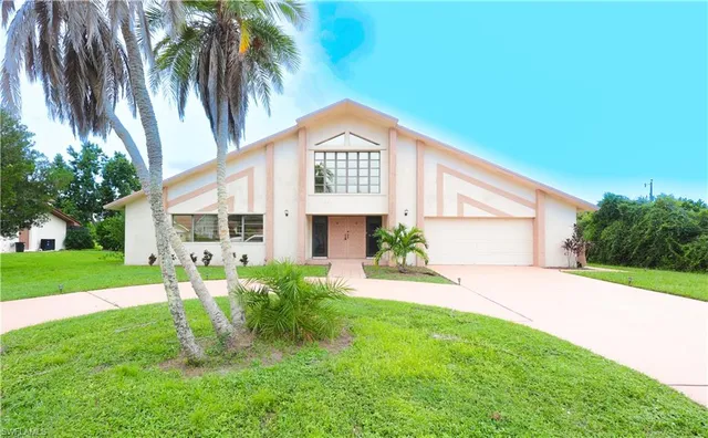 a view of a back yard of the house